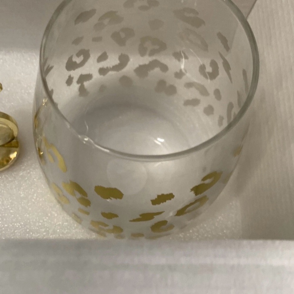 Mom Fuel Wine Glass Set: Stemless Glasses & Crystal
Ring Cork - Picture 5 of 8